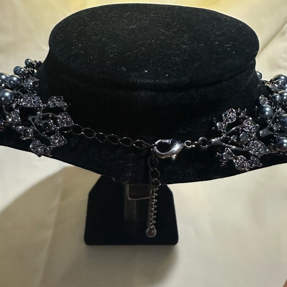 NEW Elegant Black Pearl Necklace and Earring Set - Picture 5 of 7